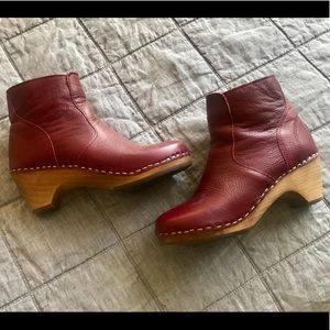 Maguba mid-heel wooden clog boots in burgundy.